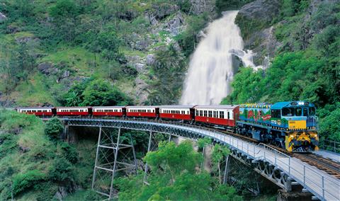 キュランダ高原列車　(c)ｸｲｰﾝｽﾞﾗﾝﾄﾞﾚｰﾙﾄﾗﾍﾞﾙ